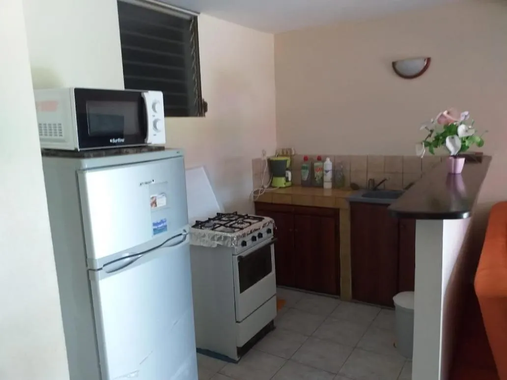 Appartement Meuble Paisible A Saint Anne Proche Des Plages Et Restaurents Sainte-Anne Apartment